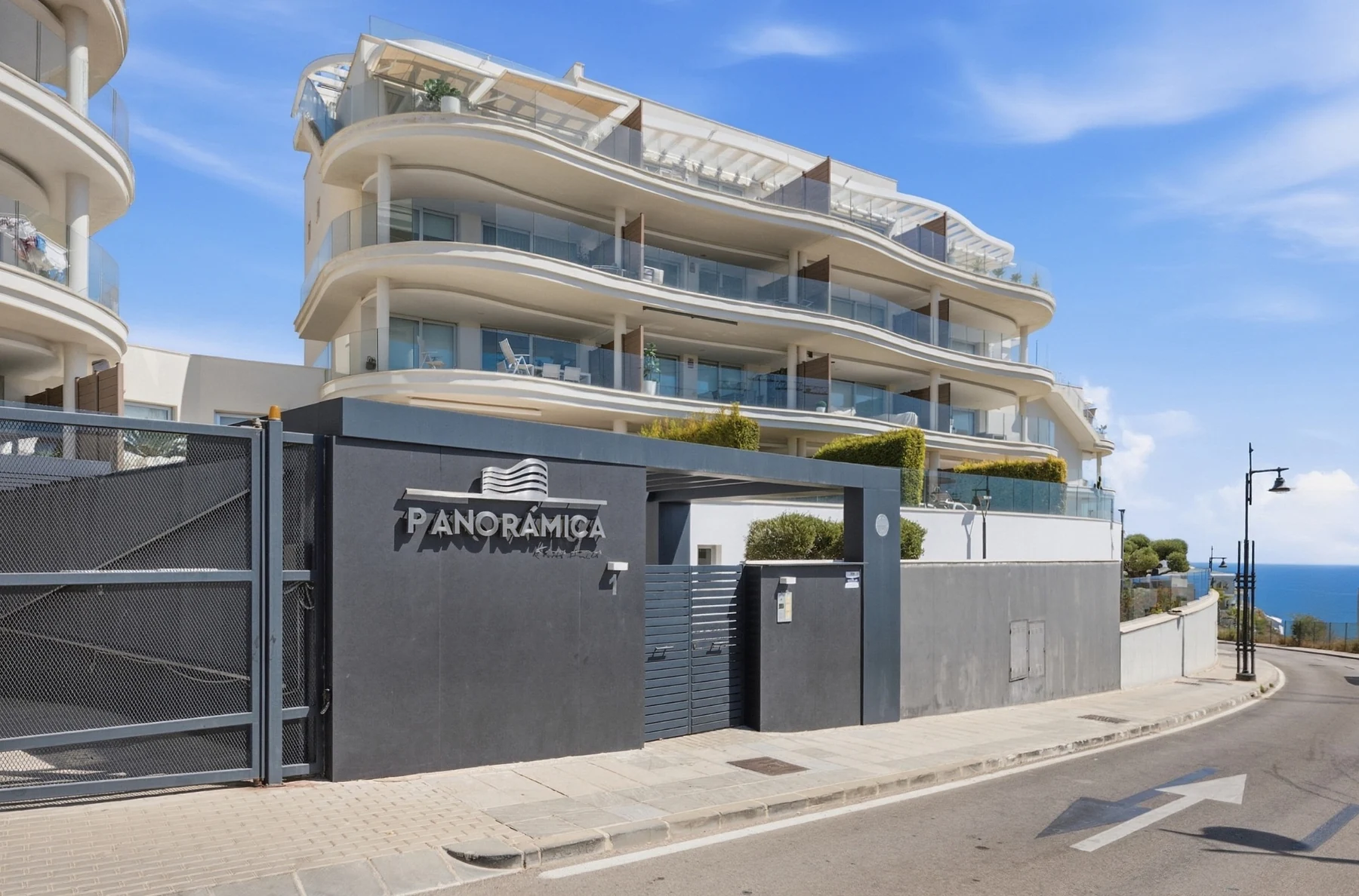 Edificio residencial contemporáneo cerca del mar en Fuengirola